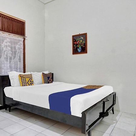 Oyo Life 90539 Taman Borobudur Guest House Syariah Blimbing  Exteriér fotografie