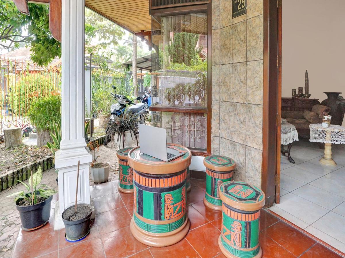 Oyo Life 90539 Taman Borobudur Guest House Syariah Blimbing  Exteriér fotografie