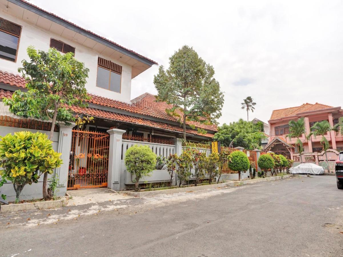 Oyo Life 90539 Taman Borobudur Guest House Syariah Blimbing  Exteriér fotografie