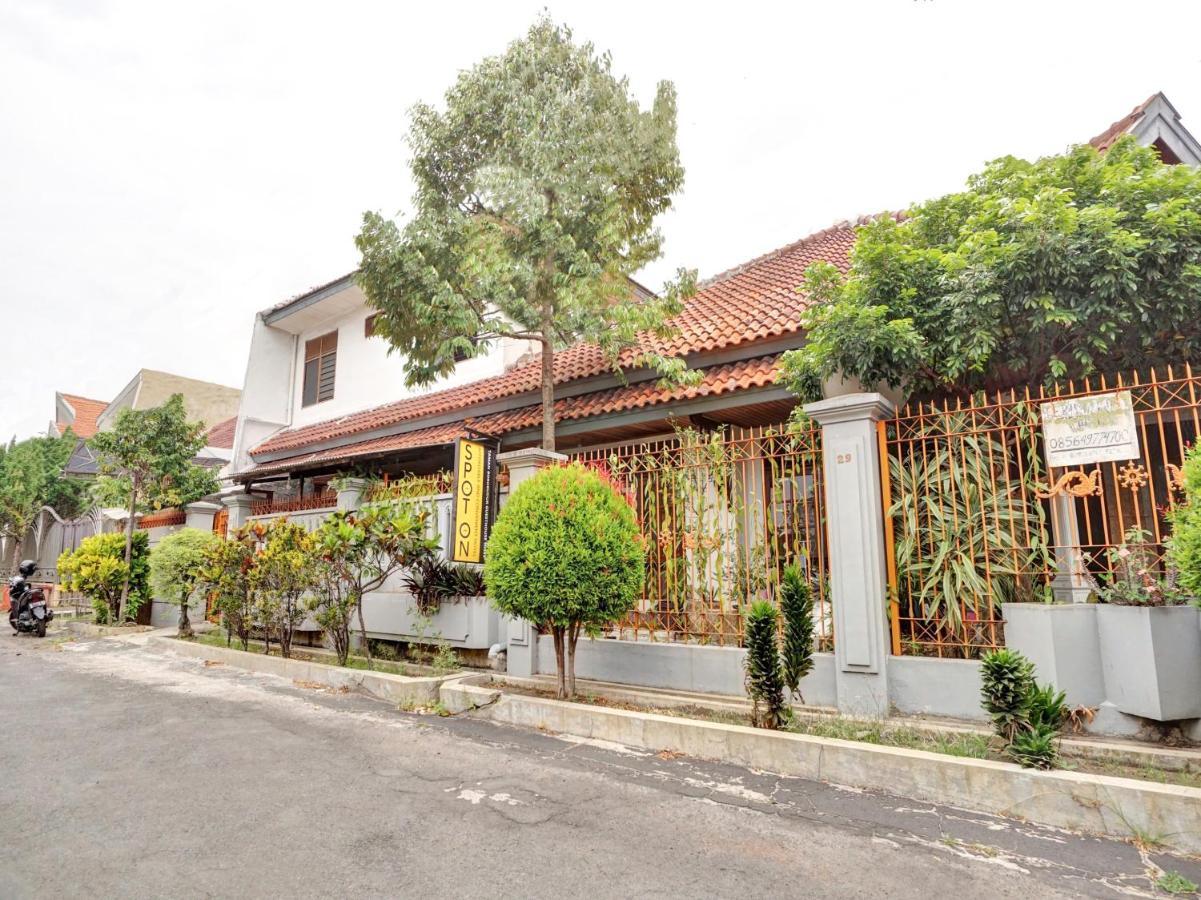 Oyo Life 90539 Taman Borobudur Guest House Syariah Blimbing  Exteriér fotografie
