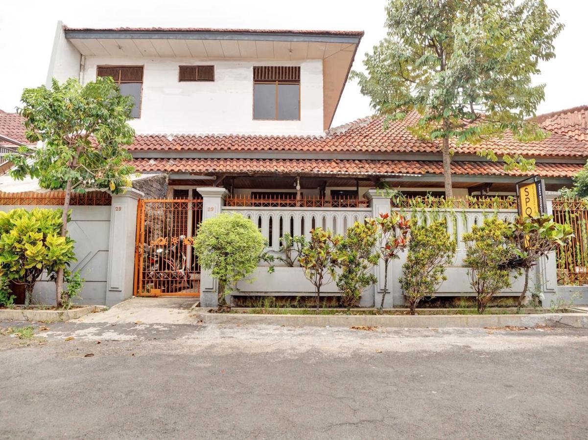 Oyo Life 90539 Taman Borobudur Guest House Syariah Blimbing  Exteriér fotografie