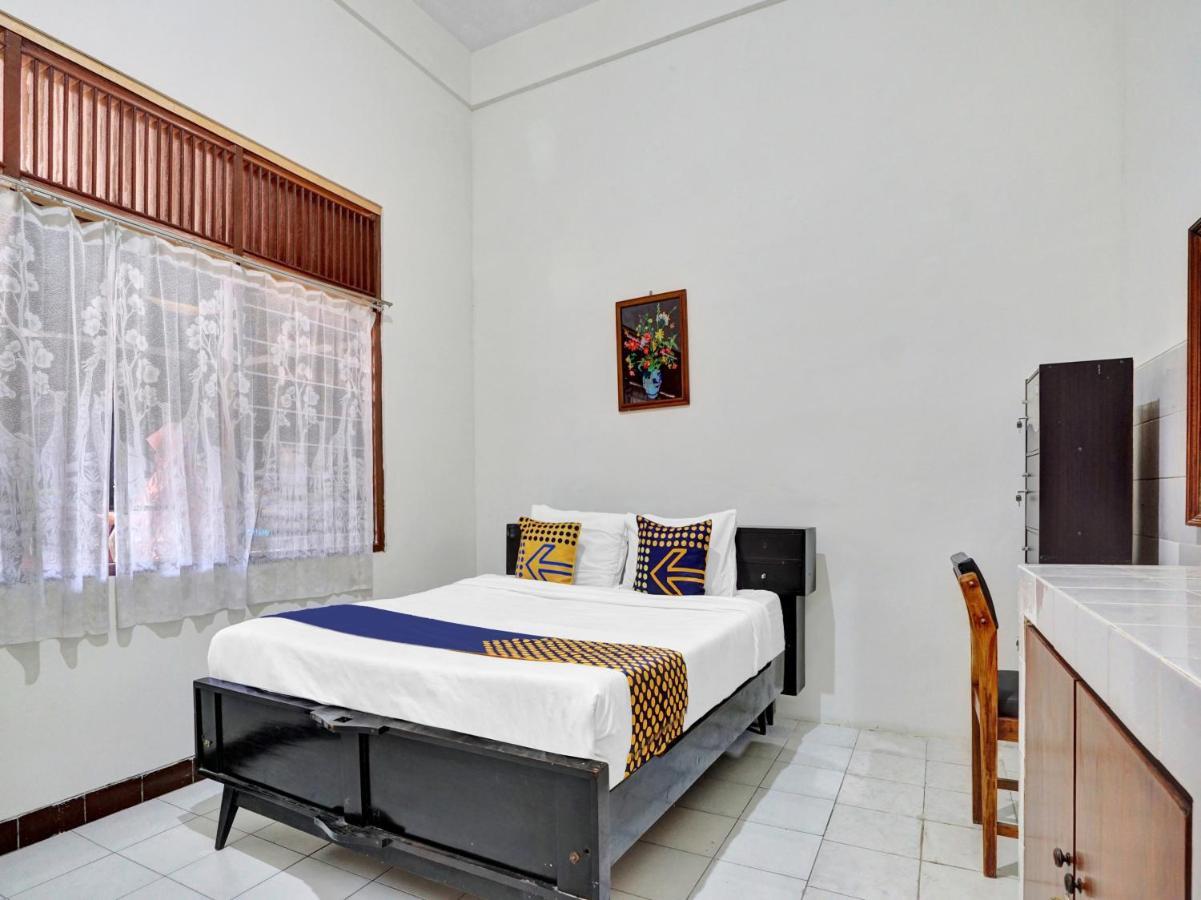 Oyo Life 90539 Taman Borobudur Guest House Syariah Blimbing  Exteriér fotografie