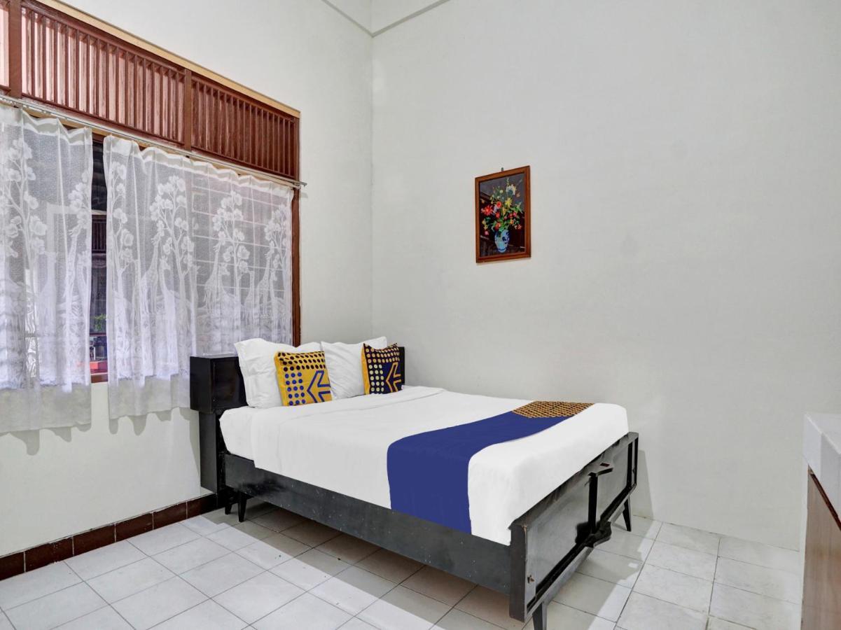Oyo Life 90539 Taman Borobudur Guest House Syariah Blimbing  Exteriér fotografie